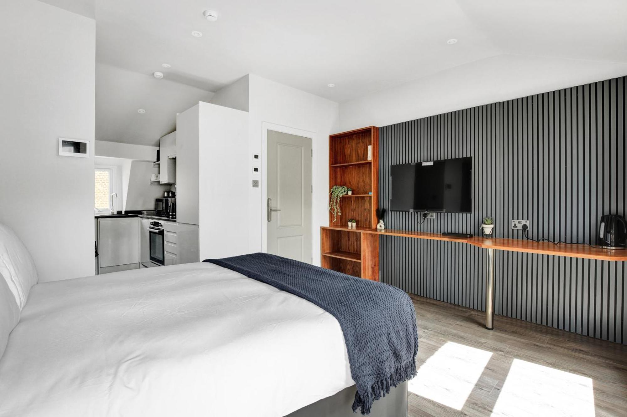 Skyline Studios London Room photo
