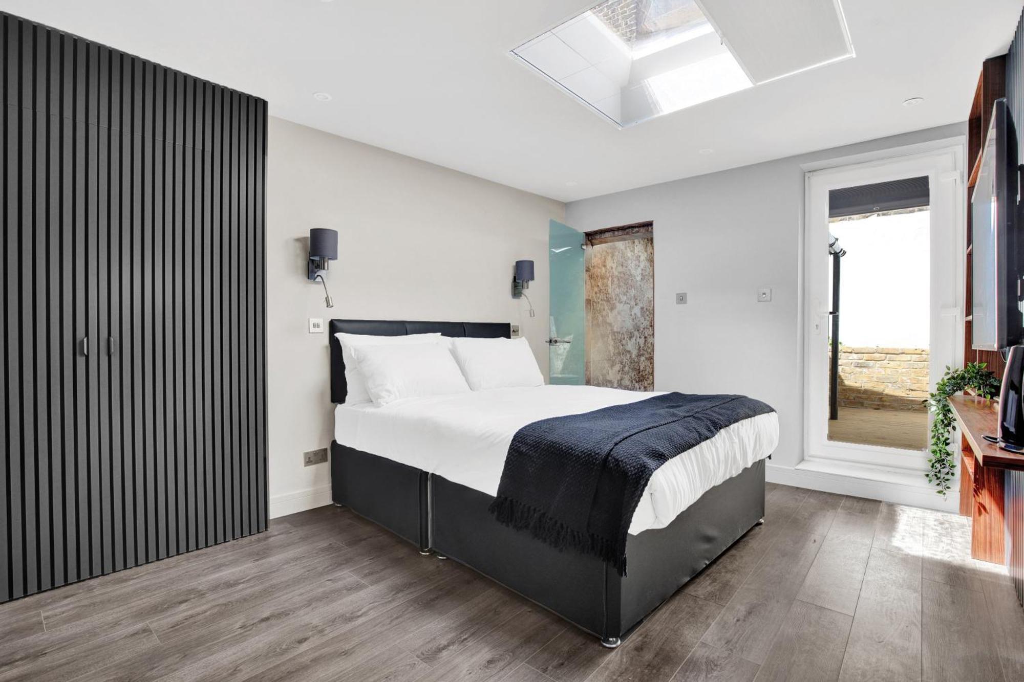 Skyline Studios London Room photo