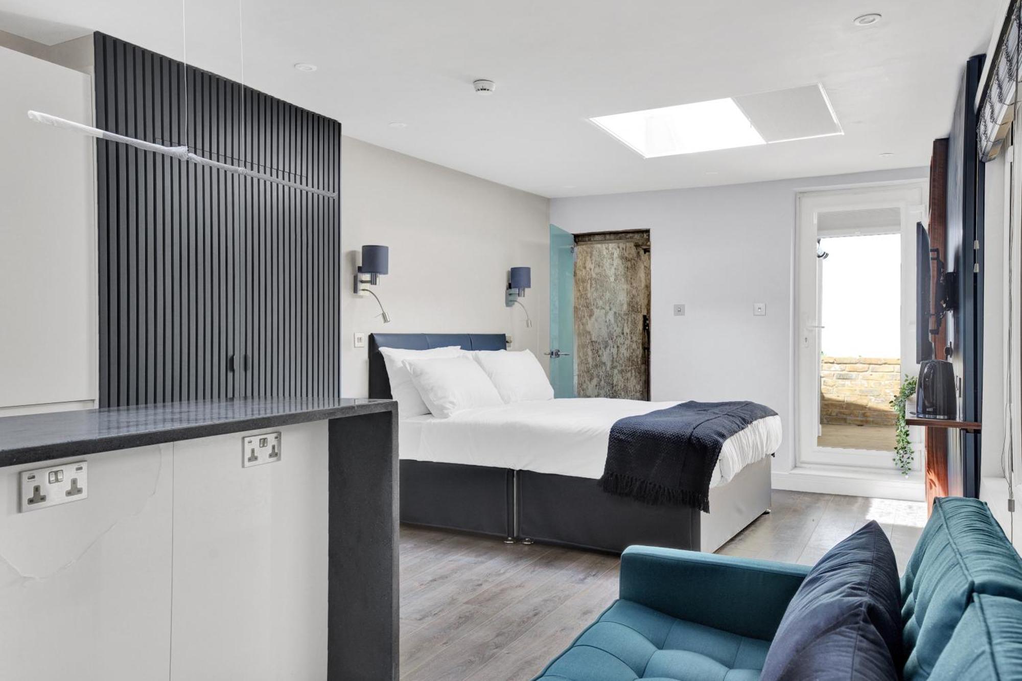 Skyline Studios London Room photo